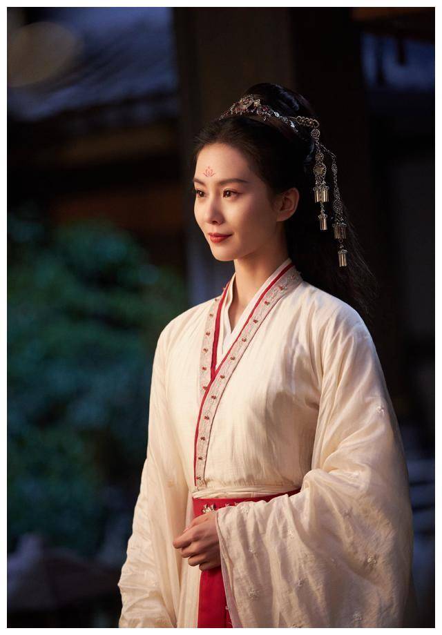 任如意的服装与化妆风格展现了观众对于古代女性之美的想象与追求.