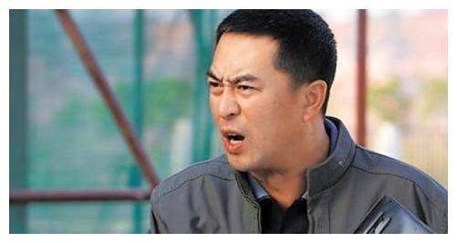 张嘉译遭遇欺凌:头发剃了,合同签了,却被无情地替代!_角色_毅力_演艺