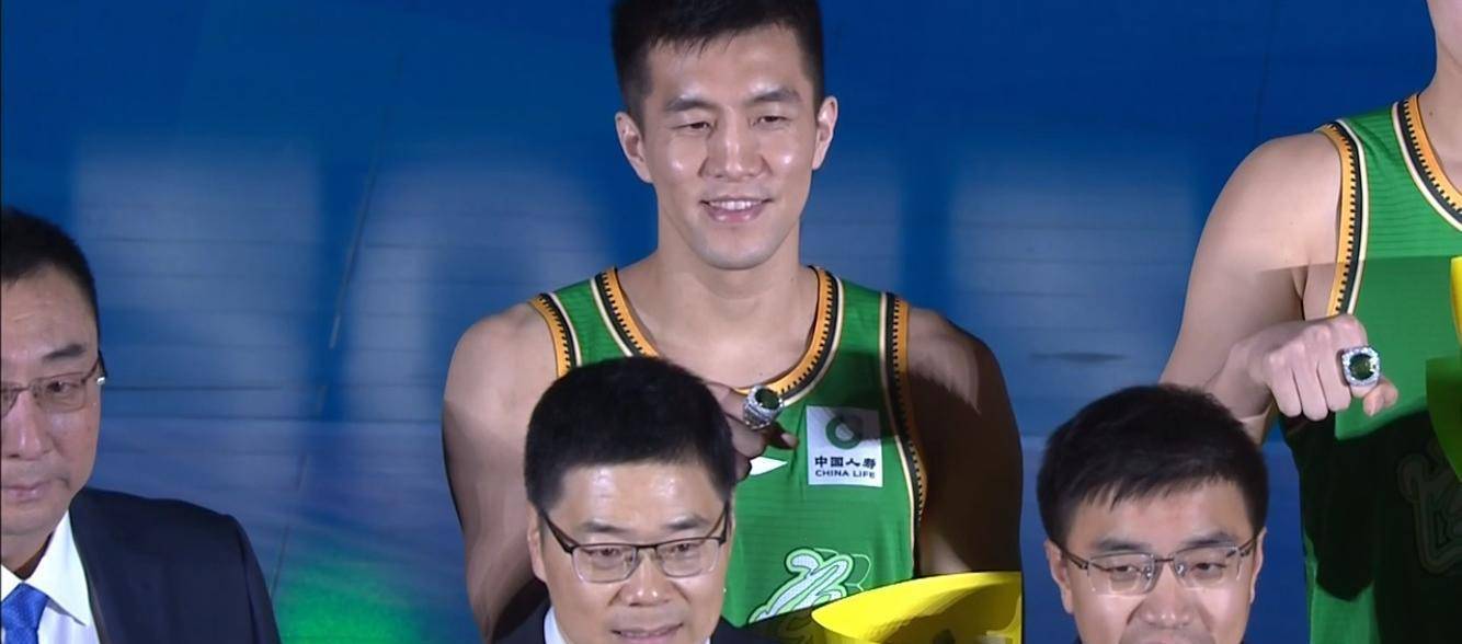 杨鸣重回辽篮,乌戈尴尬退位,郭艾伦表态让人