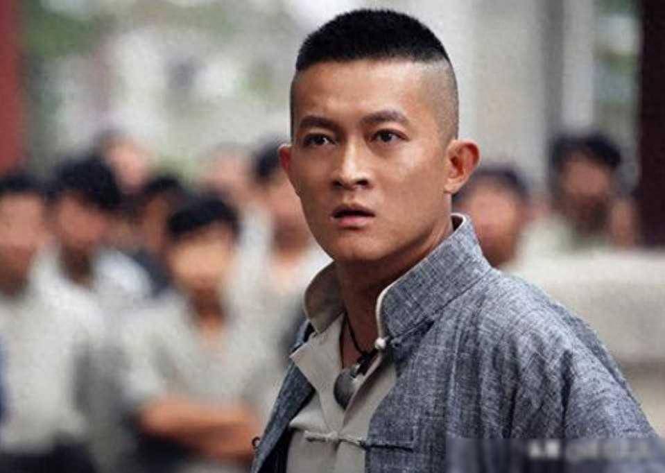 演员杨志刚:娶小师妹张静,钱交妻子管,如今他过得怎么