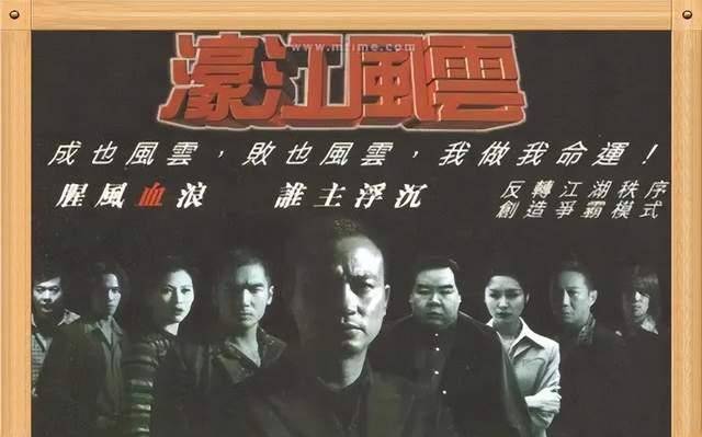 大约7点40分,跑步完毕的白德安向着自己的座驾走去,他的爱犬跑在了