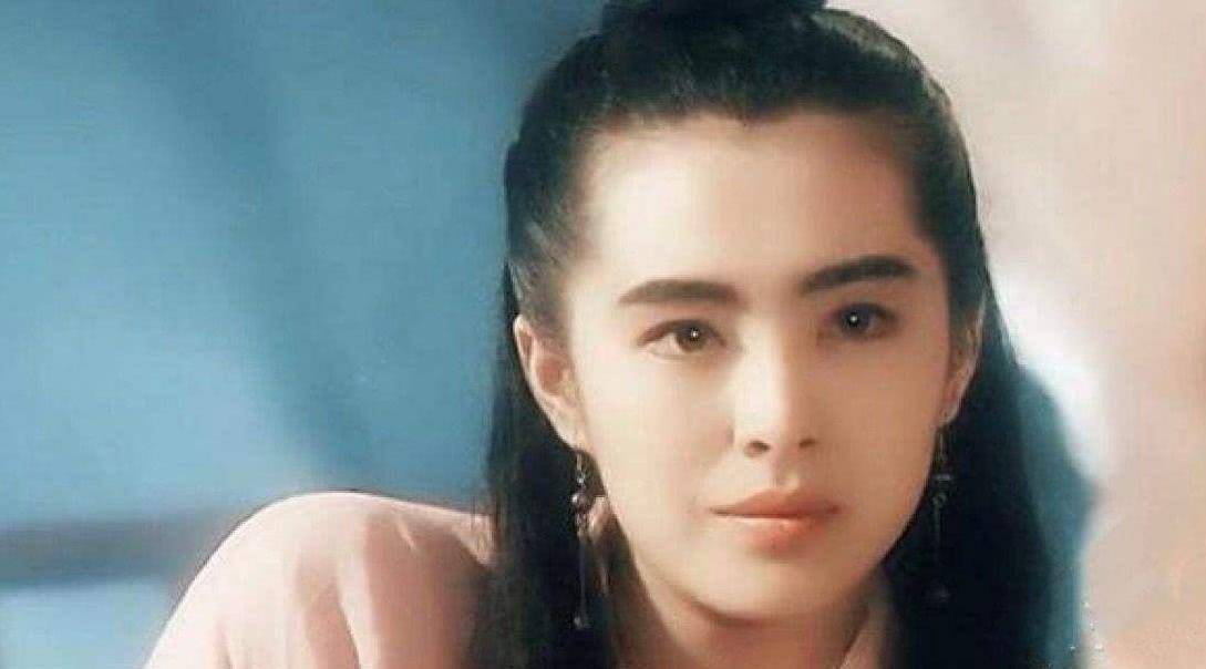 王仁峰出生于安徽,因为家庭条件不错,自小就接受了良好的教育,在当时