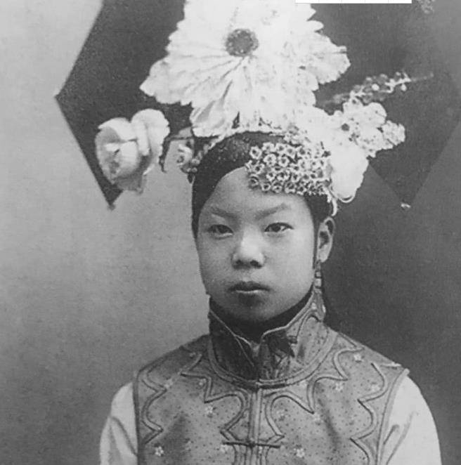 男子和女工成亲,婚后总感觉妻子很特别,6年后才知她是溥仪皇妃_文绣