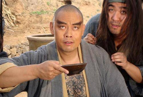 明朝一女子,对知府说:和尚非礼我,知府:打女子四十大板_王二_无赖