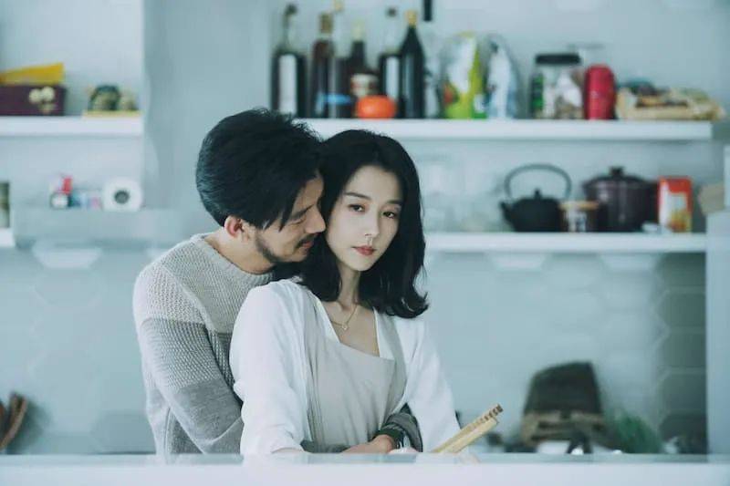 这部影片紧张刺激,引人入胜,探索人性的阴暗与复杂!