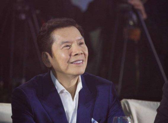 1970年,22岁的向华强和弟弟向华胜一同踏上了寻找父亲的道路.