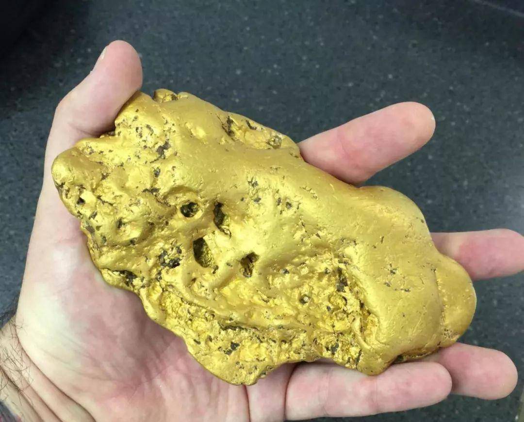 陨石虽然来自于外太空,却跟从地壳下的金子拥有一样的成分,那其实是