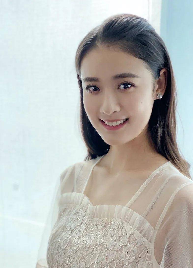 获得了老师的推荐参演了电影《中国机长》,这也是杨祺如的首秀作品