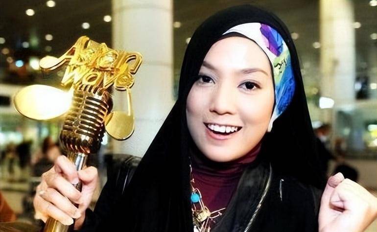 最后败在一条"头巾"上,这是何等的可惜_音乐_茜拉_事业