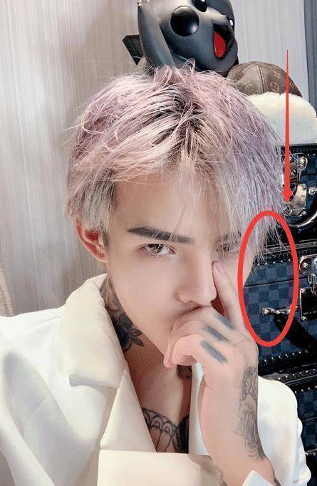 当我们笑殷世航身高时,看到出镜收入时,小丑竟然是我自己_热度_网友