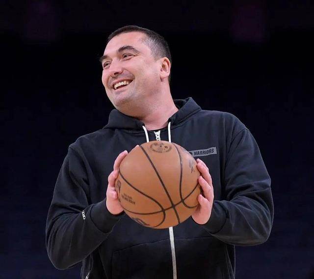 交易达成,再见勇士!金州一人离开很无奈,库里恐再难触碰总冠军_米洛维