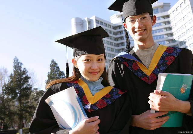 毕业证书之后,为了进一步深入进行学术研究,可以申请进入博士后流动站