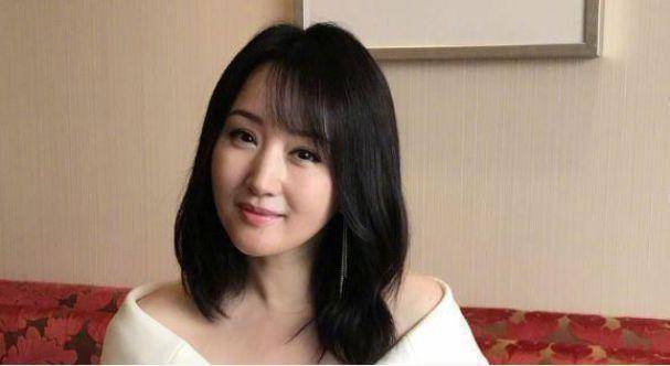 难怪毛宁藏这么多年,妻子是我们熟悉的她,怪不得不选杨钰莹!