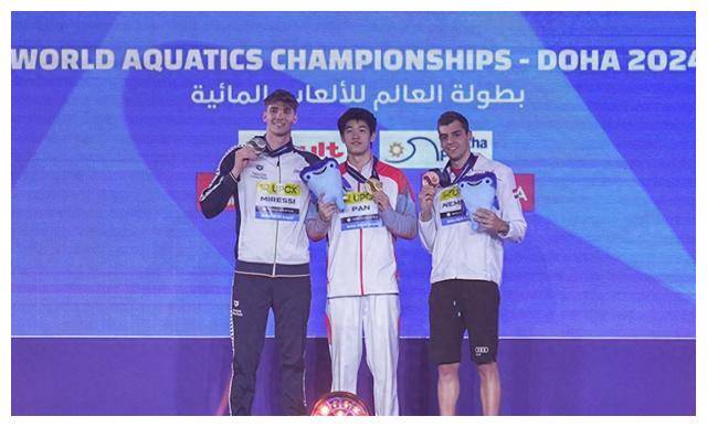 潘展乐夺得第一金质男子100米自由泳世锦赛冠军，人气大涨！