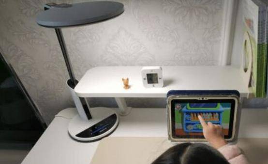 学生台灯选什么光源好用?含爱德华医生/书客/眼爸爸等适合学生用护眼台灯推荐