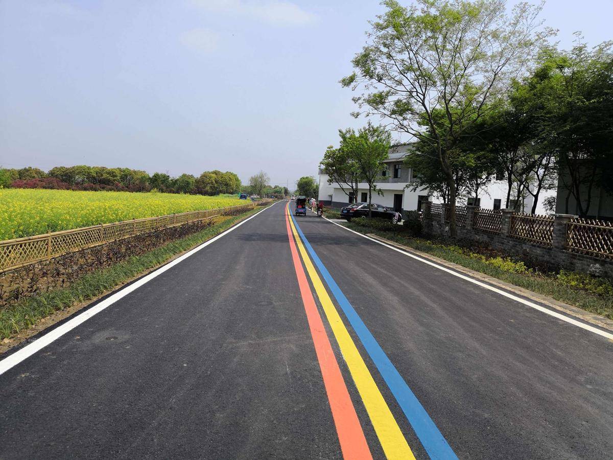什么是景区道路彩色标线?_旅游_游客_颜色
