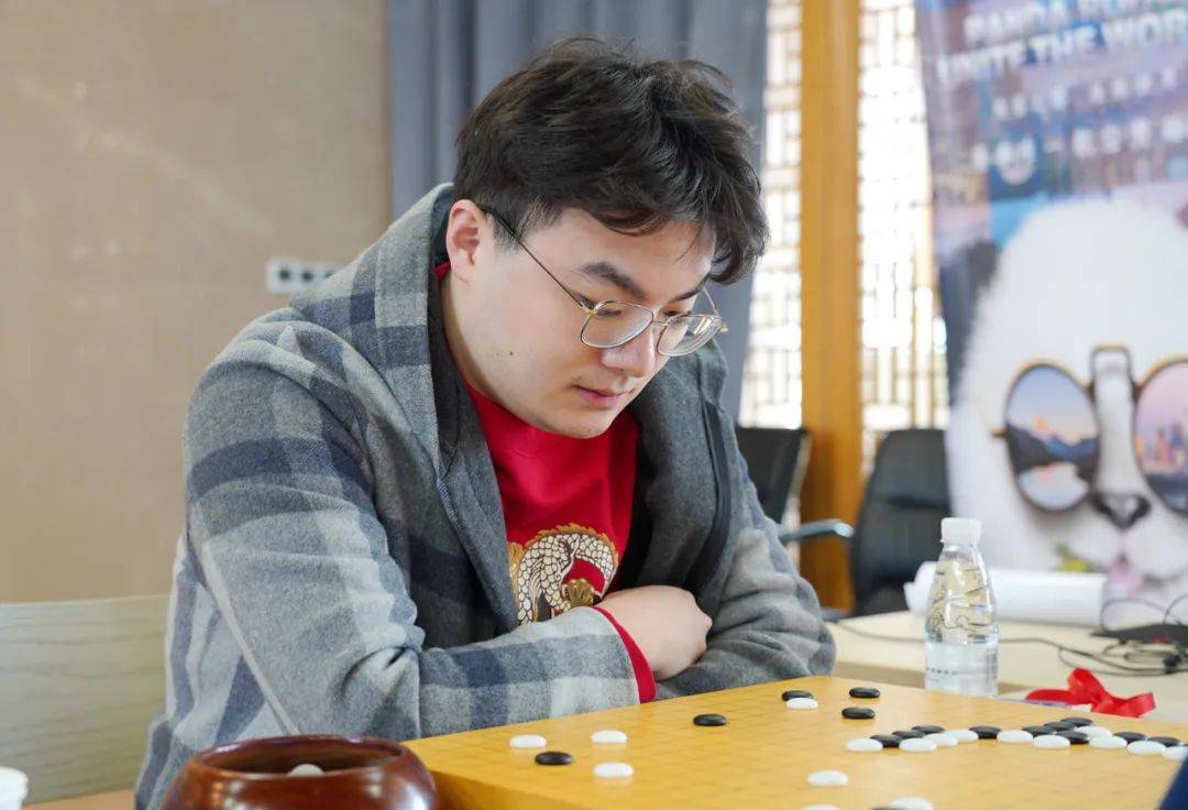 第二台:李轩豪 胜 党毅飞第一台:元晟溱 负 谢尔豪重庆野狐围棋队 2