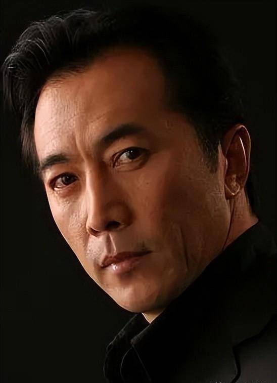 王亚楠郑晓宁领衔《血战到底》:悬疑缠绕的谍战情感与背叛的交织