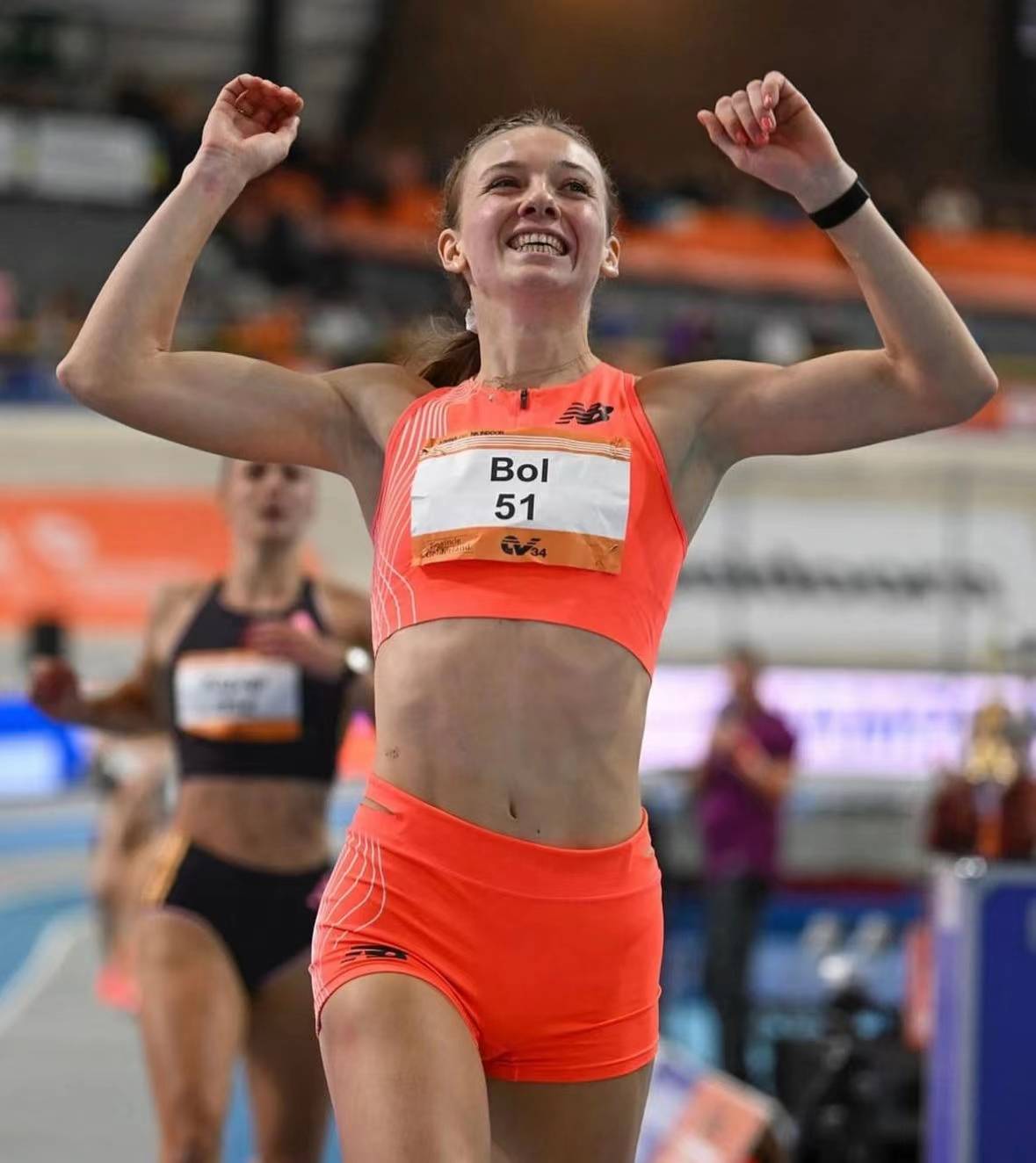 时隔364天,同一赛场,两超2号"胡子纪录",这位荷兰美女神了!