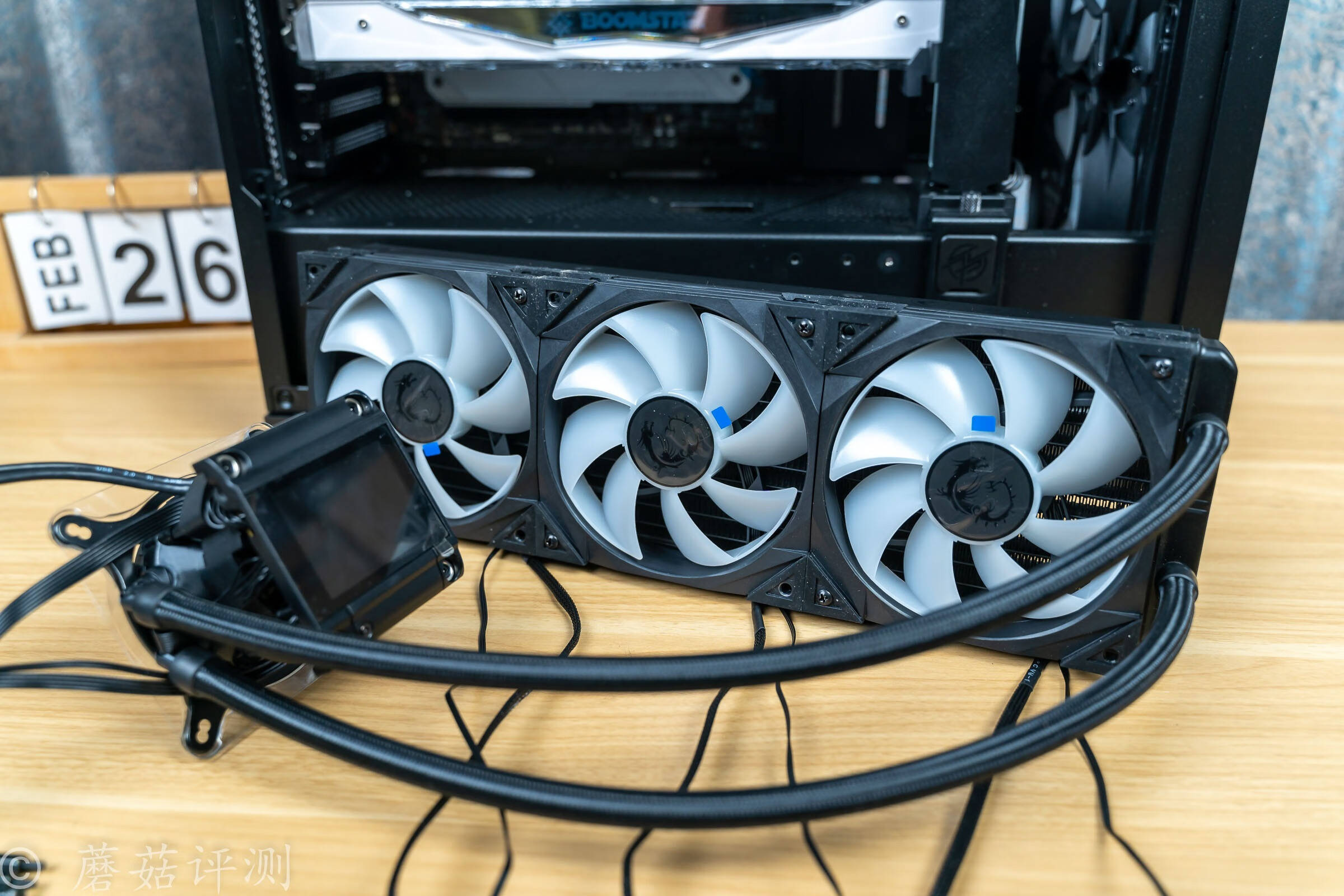 外观,灯效酷炫,散热效能非常强,微星寒霜d360一体式cpu水冷散热器