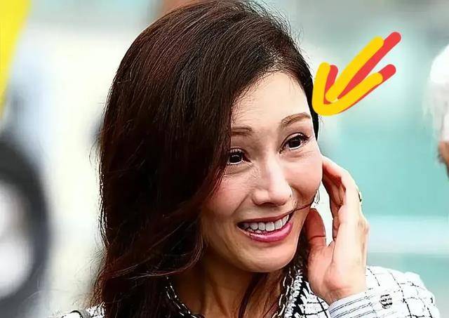 54岁李嘉欣现身!