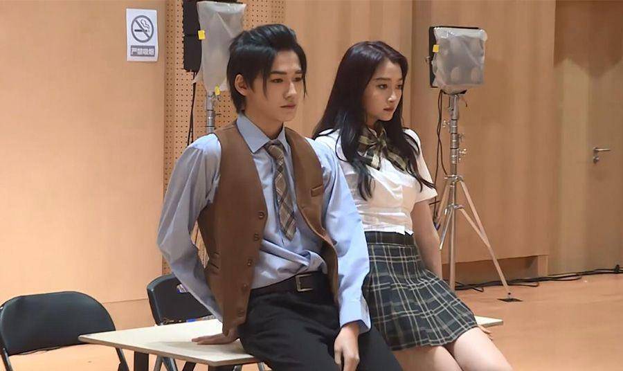 关晓彤宋亚轩跳舞花絮曝光,被强制要求贴近身体,这身材真实吗?