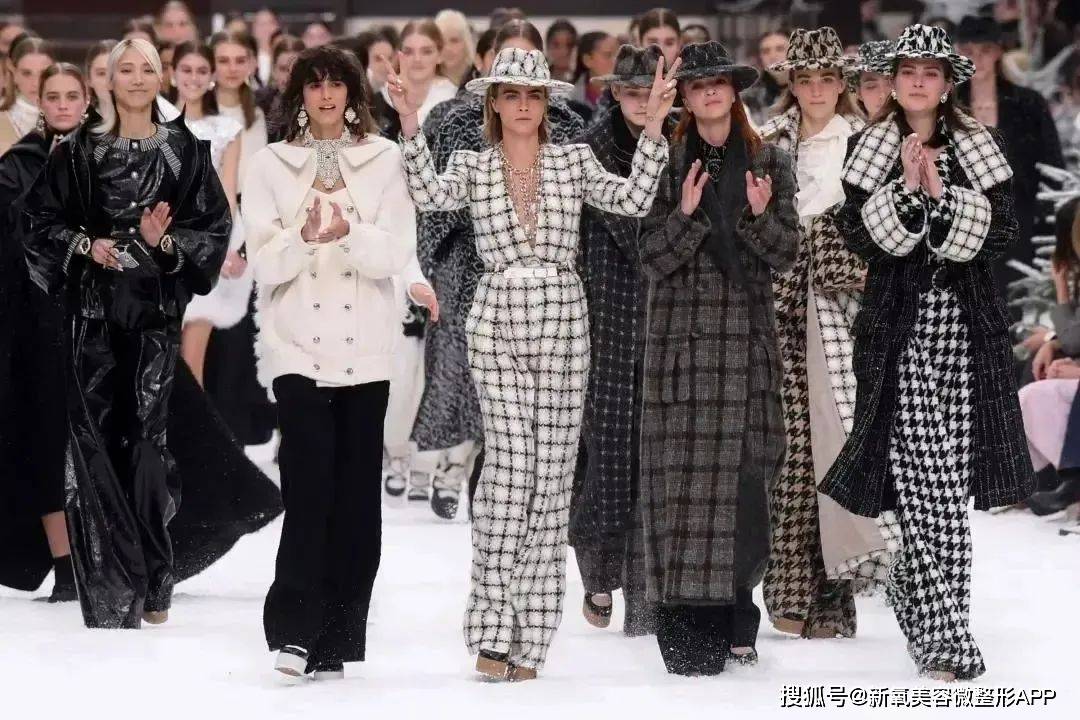 的震撼联动,85花跳起来都够不到的名分她14天拿下_香奈儿_外套_粗花呢