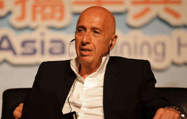 且在盛智文的眼中,他认为进入社会是最重要的,原话如下:十七八岁的