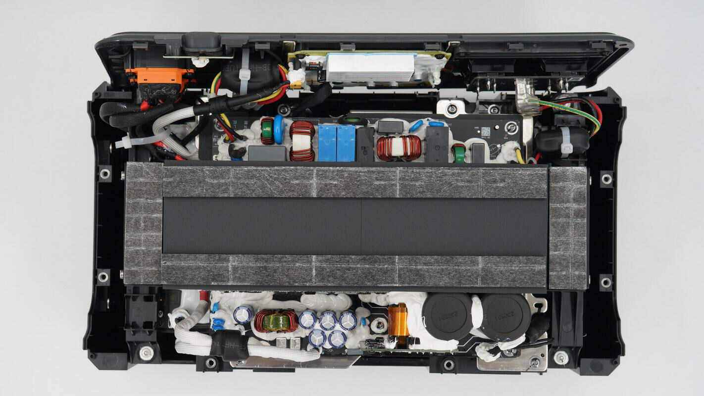 大疆旗下首款户外电源power 1000内部做工拆解揭晓_产品_接口_充电