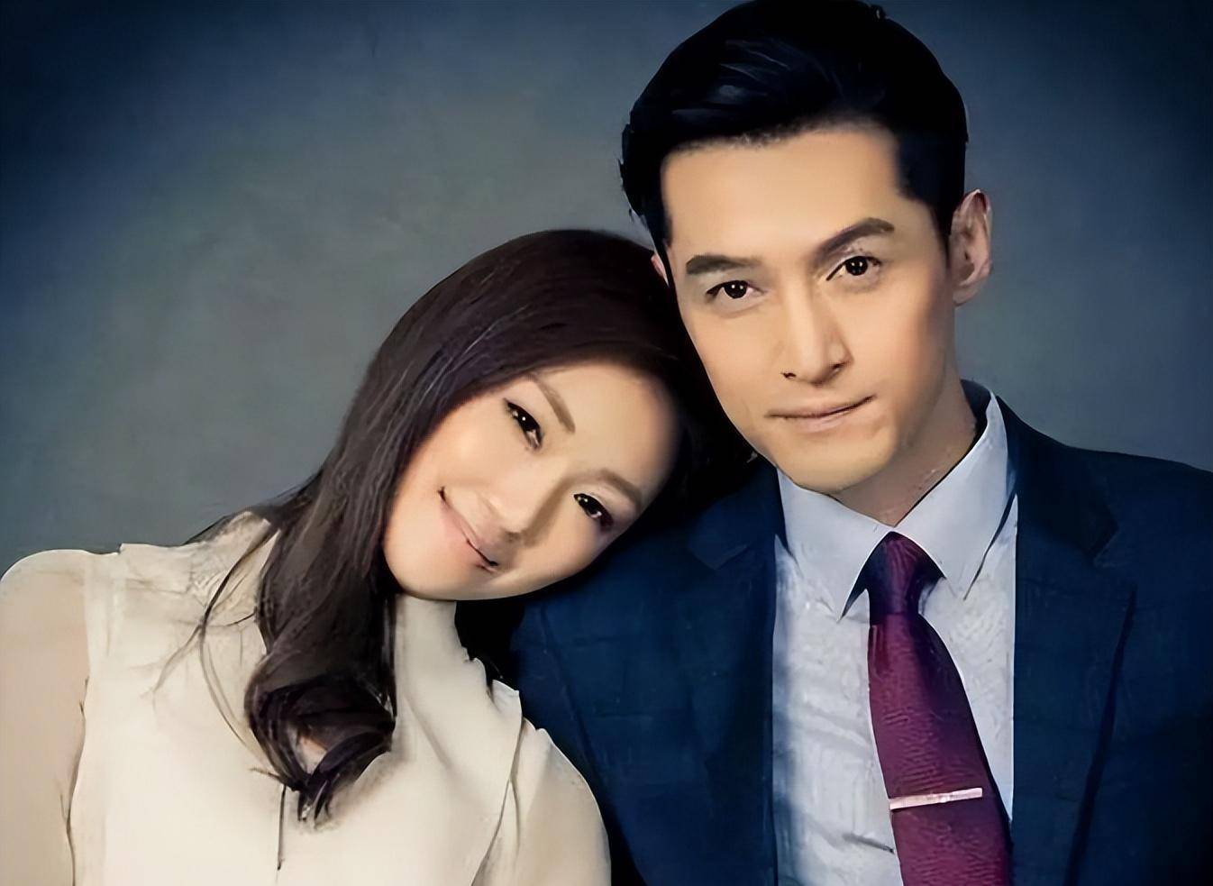 胡歌携助理老婆超市大采购,奶粉年货堆满购物车,黄曦宁忙前忙后_女儿