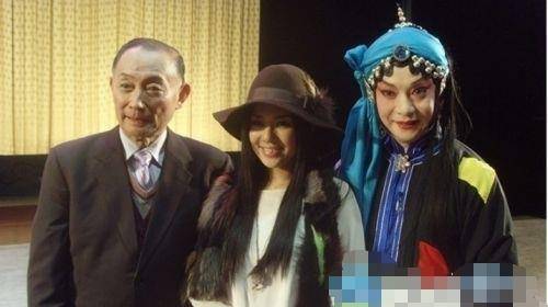 近些年兴起的"京剧时尚","低俗摄影"终于引起京剧演员反击_艺术_国粹