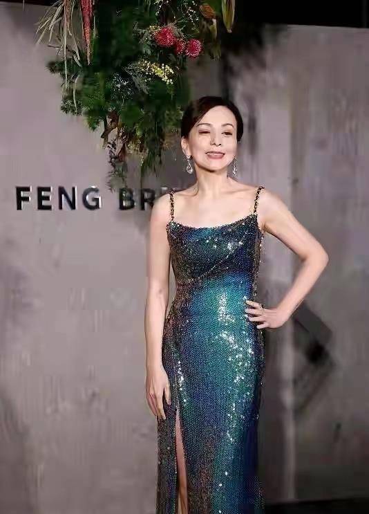 51岁王琳真卖命呀!