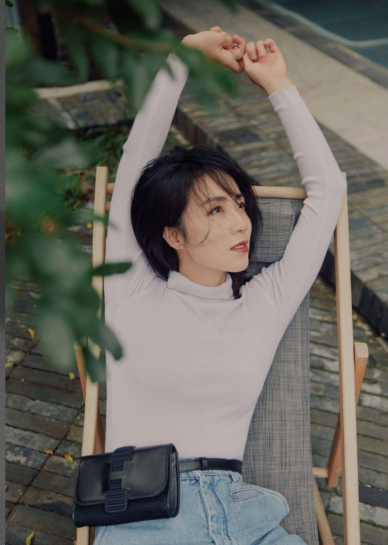 有时候,孙莉晒出了女儿多多的照片也更像是姐妹俩儿,完全看不出来是