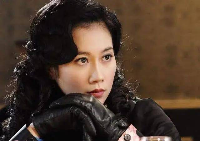 出道多年不火,被称"烂片女王",为拍戏吃媚药,42岁仍单身_温峥嵘_角色