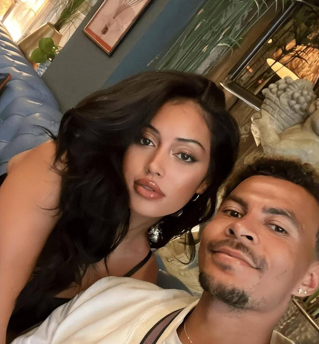 阿里女友cindy kimberly个性十足,度假晒出清新可爱的比基尼照_生活