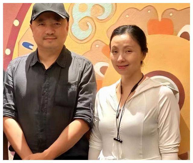 徐峥和陶虹用心陪伴女儿,从在飞机上向王俊凯要演唱会门票和签名,到在