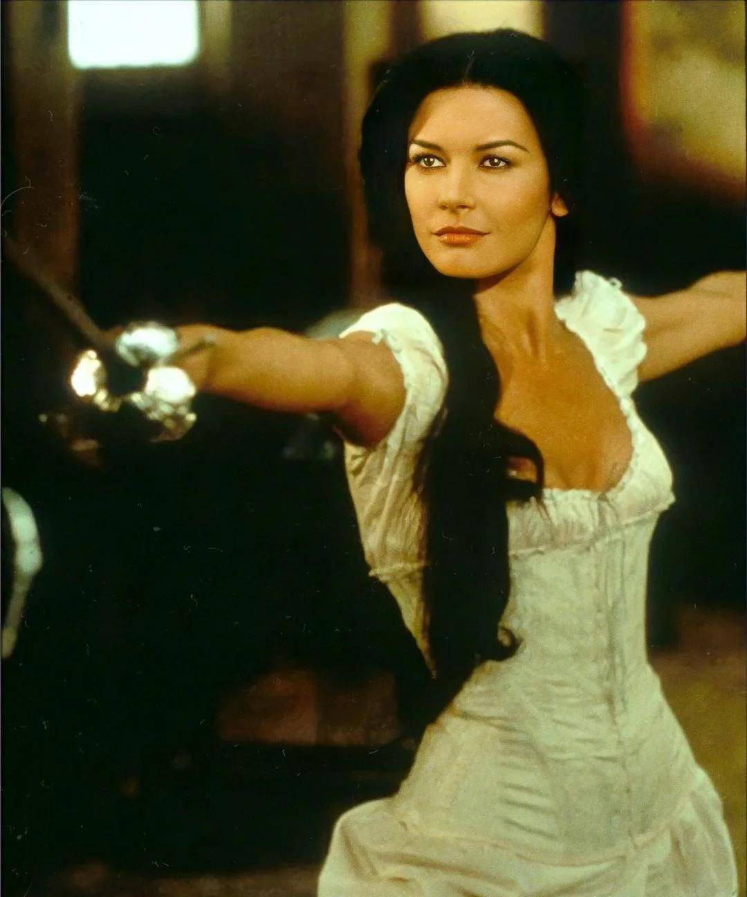 凯瑟琳·泽塔·琼斯,1969年9月25日出生于英国威尔士.