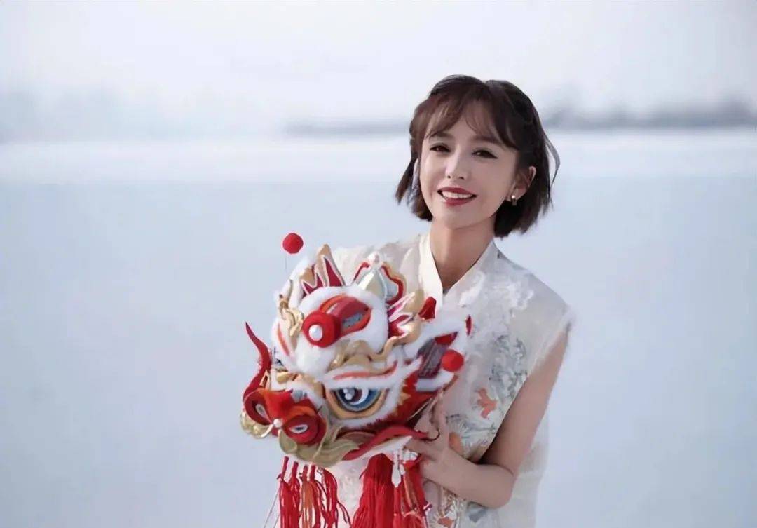 陈思诚佟丽娅又合体带娃,离婚3年,两人关系变得越来越好_儿子_带着