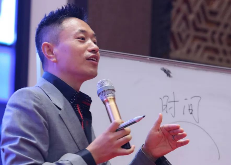 现在的刘一秒已经被拘留,并且案件已经进入了刑事审判的程序!