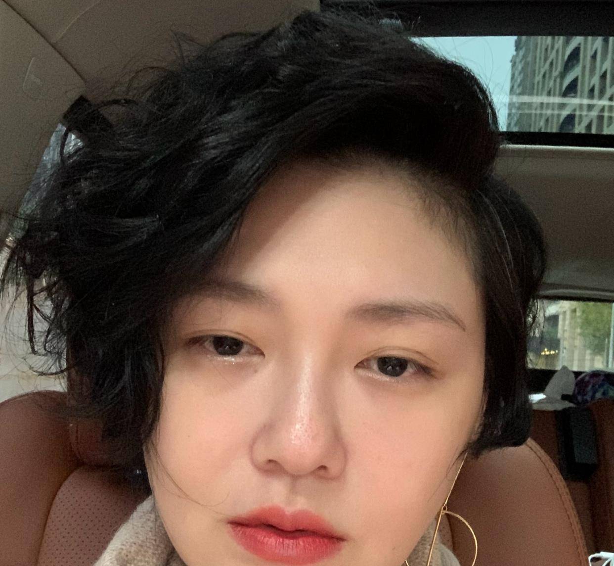 大s深夜晒最新短发照,像极了小s,老公汪小菲吐槽其"