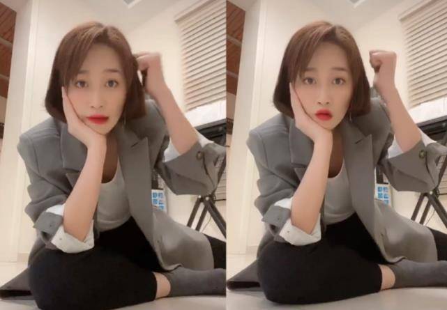 单手撑脸撞脸关晓彤,女孩子的灵气总是神似_网友_卖萌_表情