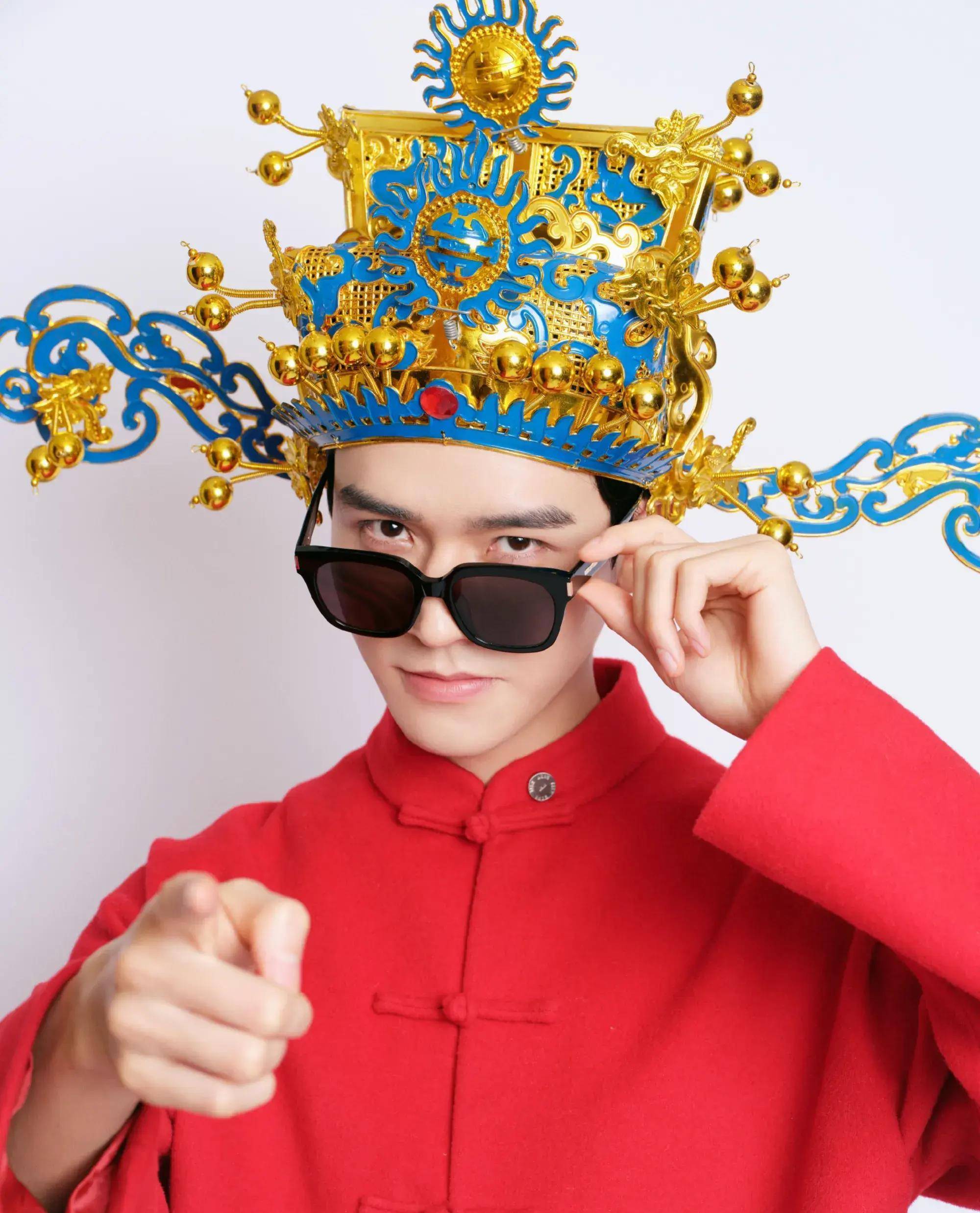 龚俊 张婧仪 侯明昊 邓为 张凌赫 刘昊然_情人节_营业_黑色贝雷帽