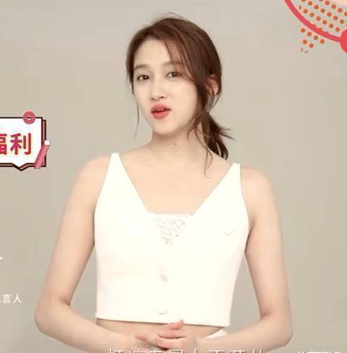 关晓彤放"大招",露腰拍照"细"到不科学,鹿晗一只手都能握住_观众_衣服