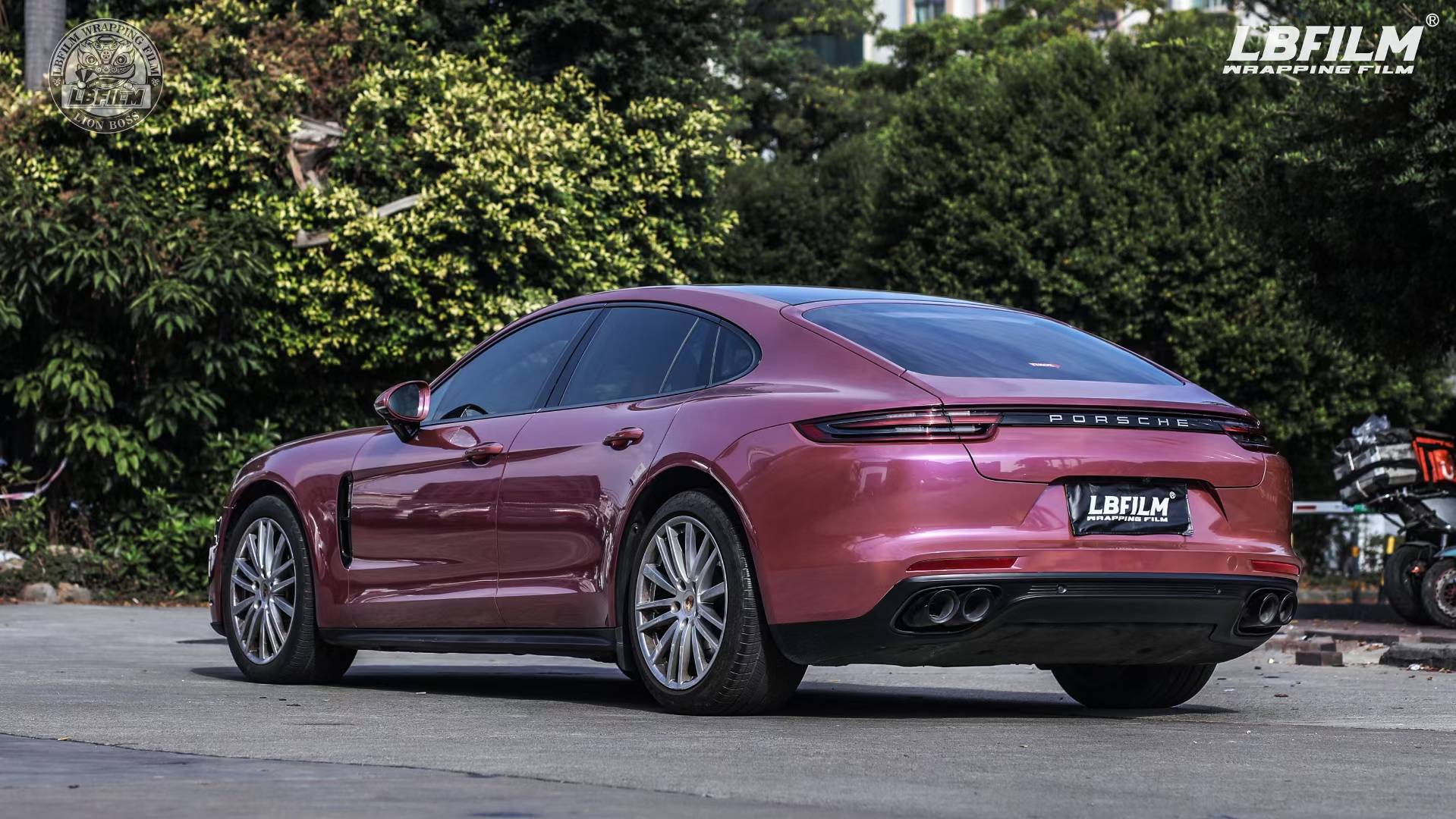 保时捷帕拉梅拉lb改色膜液态金属乌梅子酱,很浪漫的一个颜色