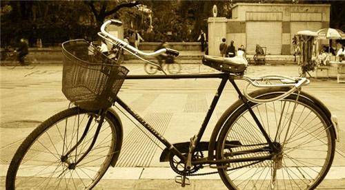 八十年代一辆凤凰自行车,相当于现在多少钱?