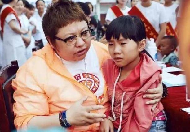 看到她年轻时候的照片后,网友:我信了_身材_奶奶_女明星