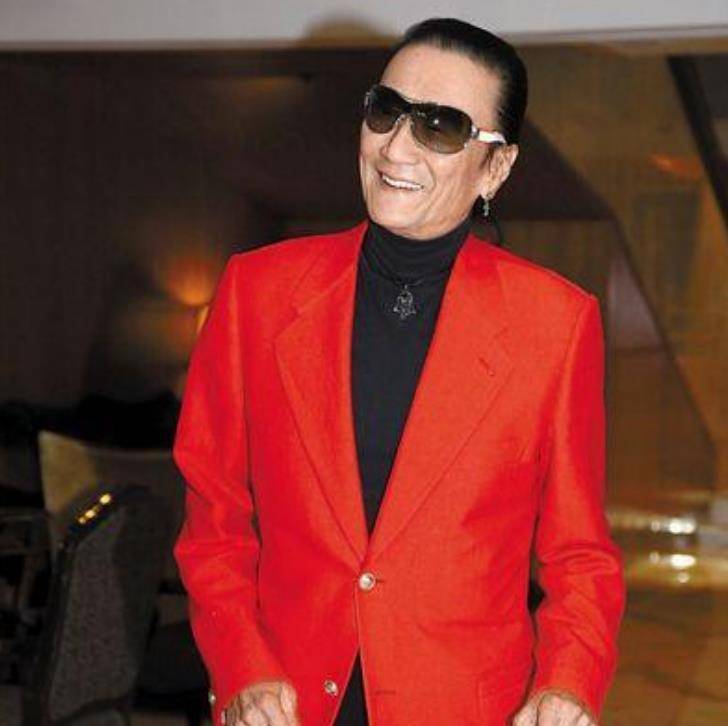 谢贤为什么把墨镜"焊"脸上?