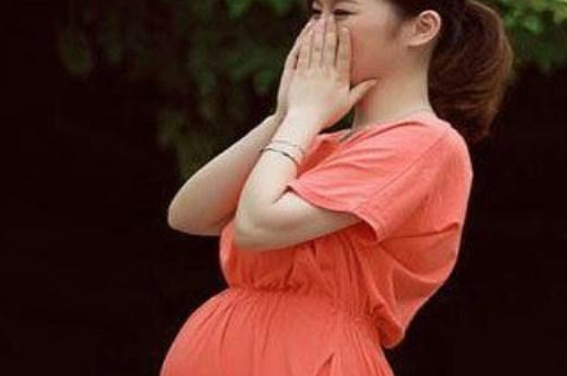 折磨一:睡姿怀孕前期,想怎么睡就怎么睡,但是到了中后期,就开始讲究了