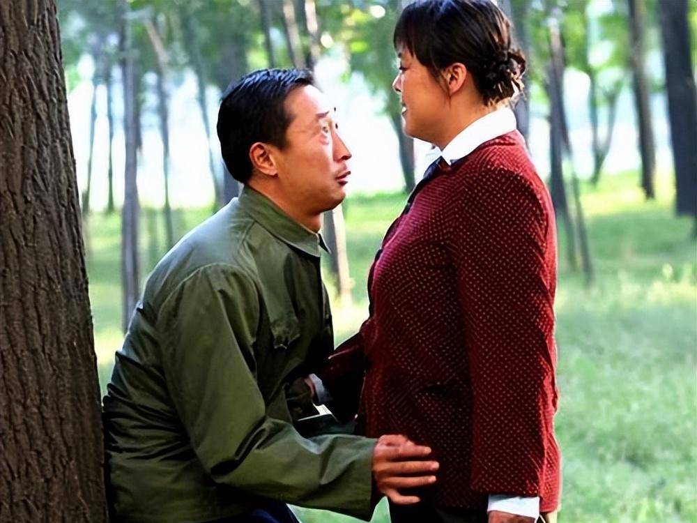 演员李菁菁,第二任比她小15岁,第三任丈夫比她小22岁_婚姻_刘振_王颢