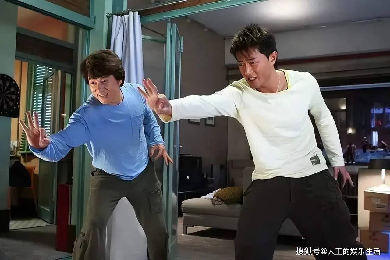 成龙与53岁古天乐同台,一个自然一个垮成蜡像!